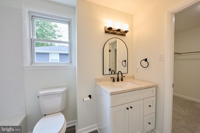 48 E CHEROKEE DR, Newark, DE 19713