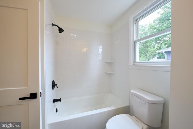 48 E CHEROKEE DR, Newark, DE 19713