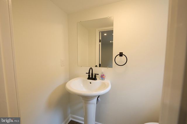 48 E CHEROKEE DR, Newark, DE 19713