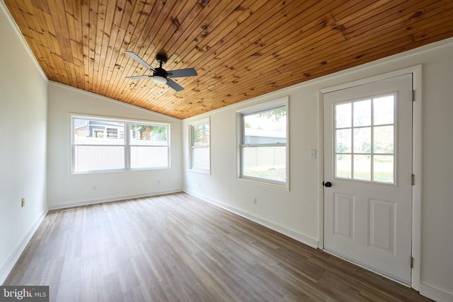 48 E CHEROKEE DR, Newark, DE 19713