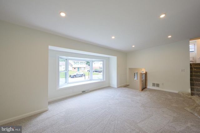 48 E CHEROKEE DR, Newark, DE 19713