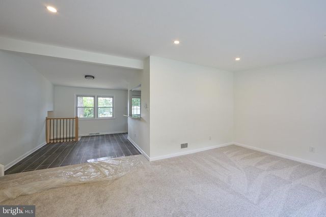 48 E CHEROKEE DR, Newark, DE 19713
