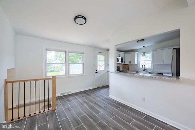 48 E CHEROKEE DR, Newark, DE 19713