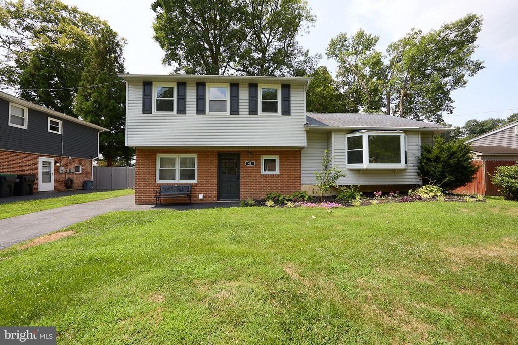 48 E CHEROKEE DR, Newark, DE 19713