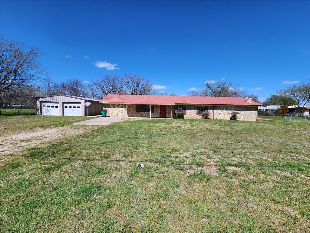 611 Mckinney Avenue, Graford, TX 76449