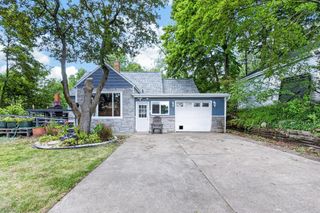 1202 Pinehurst Boulevard, Kalamazoo Twp, MI 49006