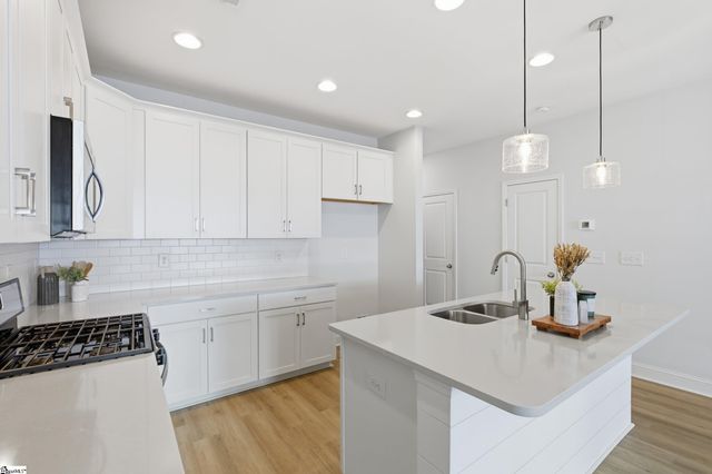 38 Red Horse Way, Greer, SC 29651