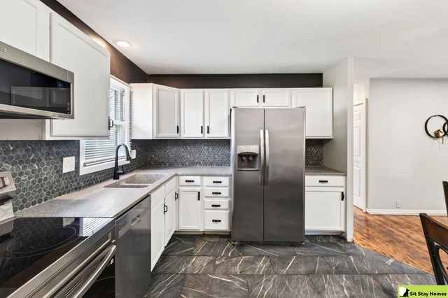 12216 C Street, Omaha, NE 68144