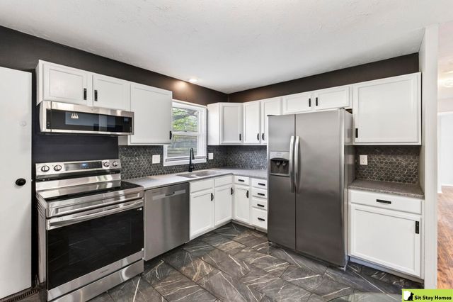 12216 C Street, Omaha, NE 68144