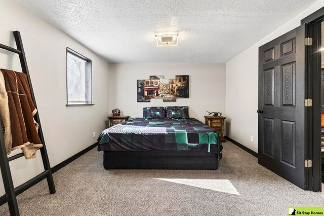 12216 C Street, Omaha, NE 68144