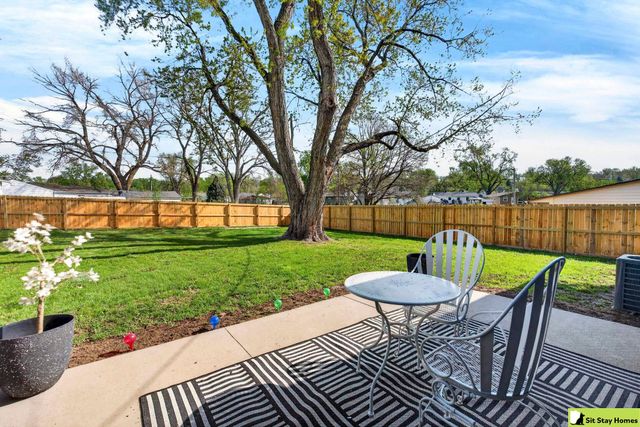 12216 C Street, Omaha, NE 68144