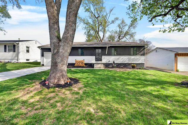12216 C Street, Omaha, NE 68144