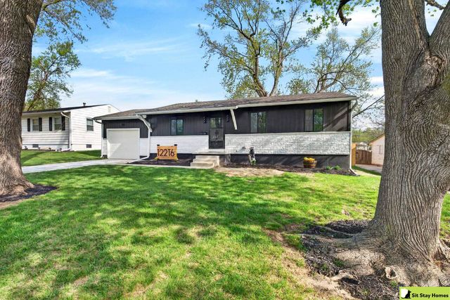 12216 C Street, Omaha, NE 68144