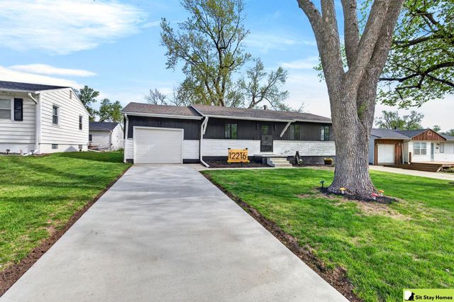 12216 C Street, Omaha, NE 68144