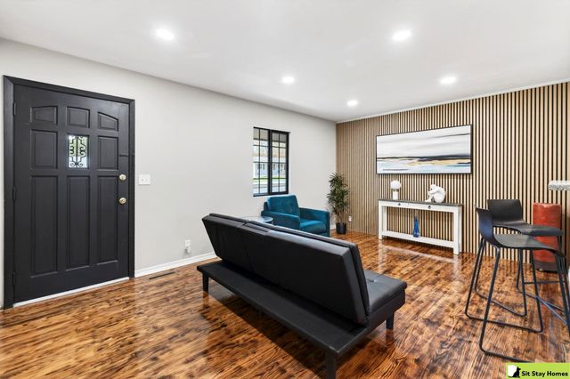 12216 C Street, Omaha, NE 68144