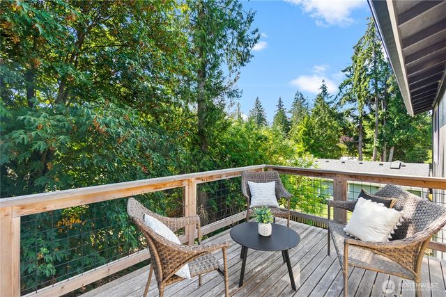 9804 Windward Drive NW, Olympia, WA 98502