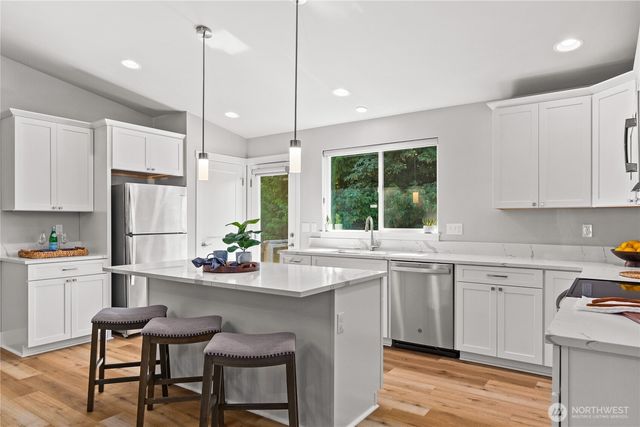 9804 Windward Drive NW, Olympia, WA 98502