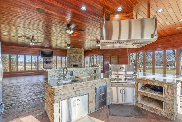 5301 W 81st St N, Valley Center, KS 67147