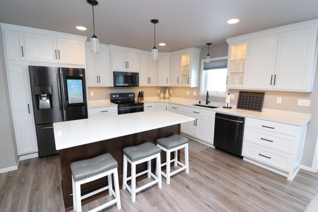 4515 12th Street S, Moorhead, MN 56560