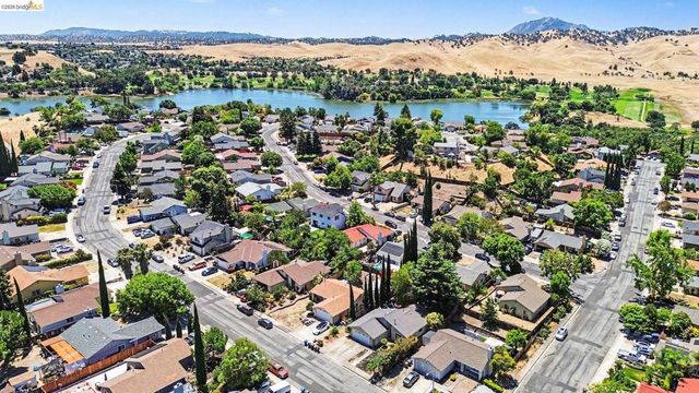4004 S Royal Links Cir, Antioch, CA 94509