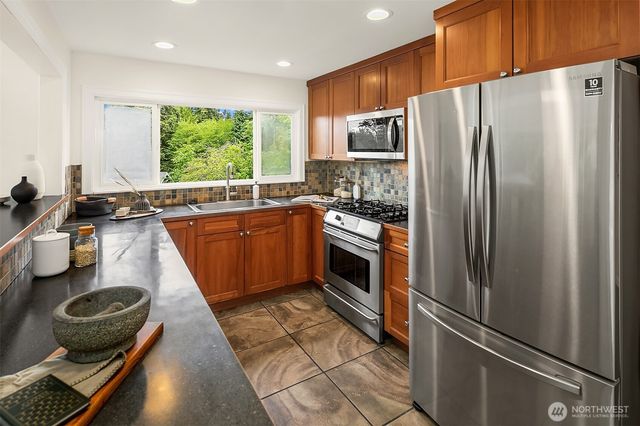 8715 Bowdoin Way, Edmonds, WA 98026