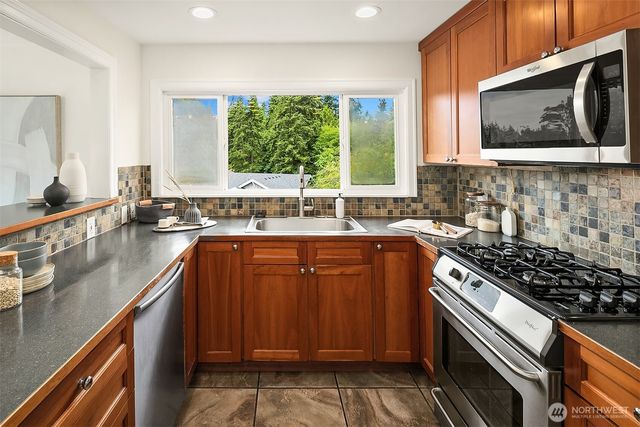 8715 Bowdoin Way, Edmonds, WA 98026