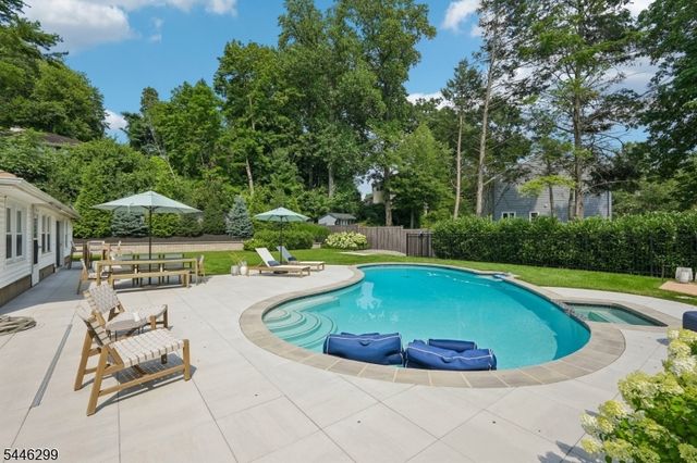 1625 Nottingham Way, Mountainside Boro, NJ 07092
