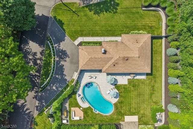 1625 Nottingham Way, Mountainside Boro, NJ 07092