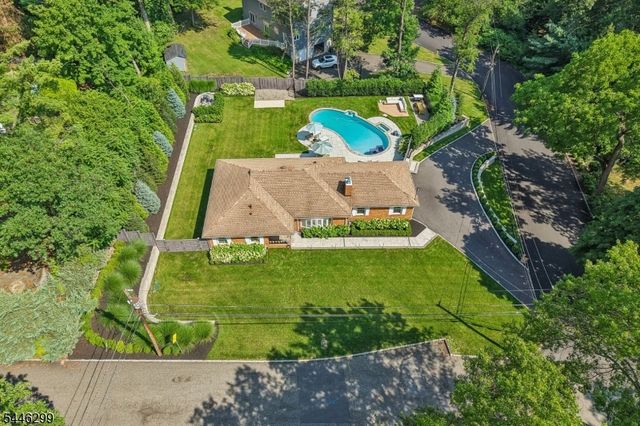 1625 Nottingham Way, Mountainside Boro, NJ 07092