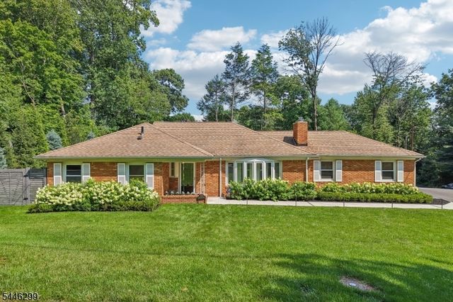 1625 Nottingham Way, Mountainside Boro, NJ 07092