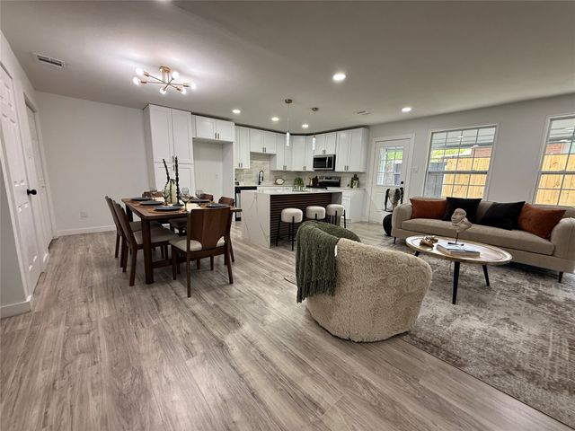 2010 Durham Street, Irving, TX 75062