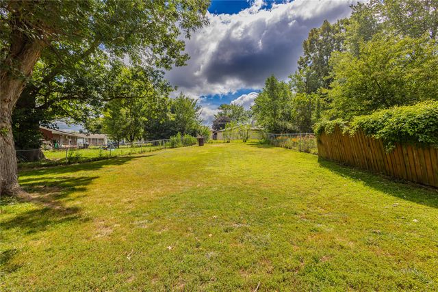 1401 S 6th Avenue E, Newton, IA 50208