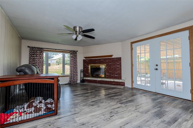 1401 S 6th Avenue E, Newton, IA 50208