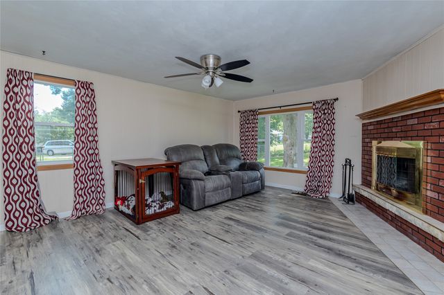 1401 S 6th Avenue E, Newton, IA 50208