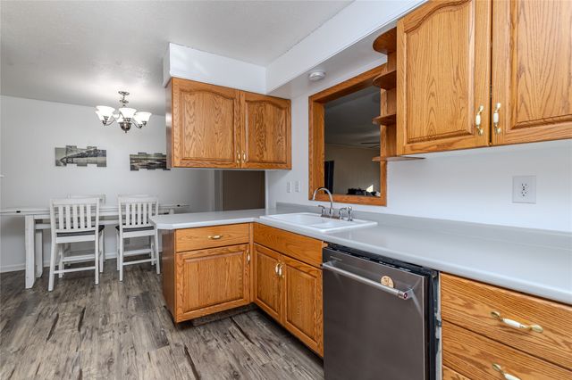 1401 S 6th Avenue E, Newton, IA 50208