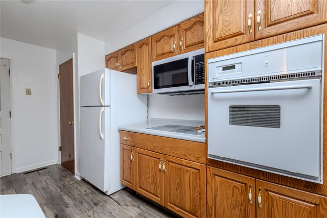 1401 S 6th Avenue E, Newton, IA 50208