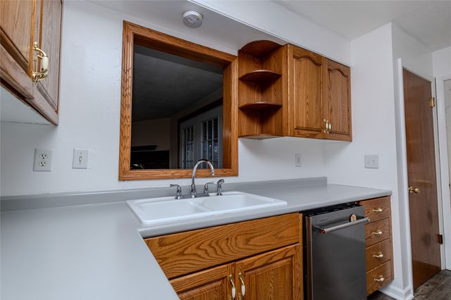 1401 S 6th Avenue E, Newton, IA 50208