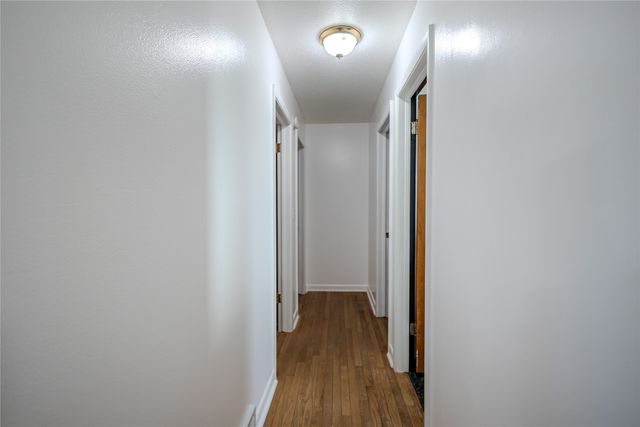 1401 S 6th Avenue E, Newton, IA 50208