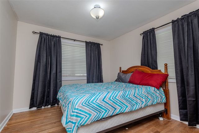 1401 S 6th Avenue E, Newton, IA 50208