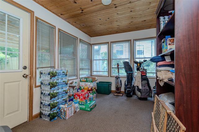 1401 S 6th Avenue E, Newton, IA 50208