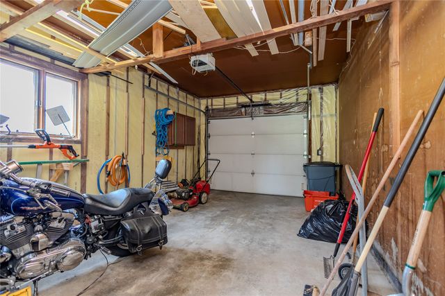 1401 S 6th Avenue E, Newton, IA 50208