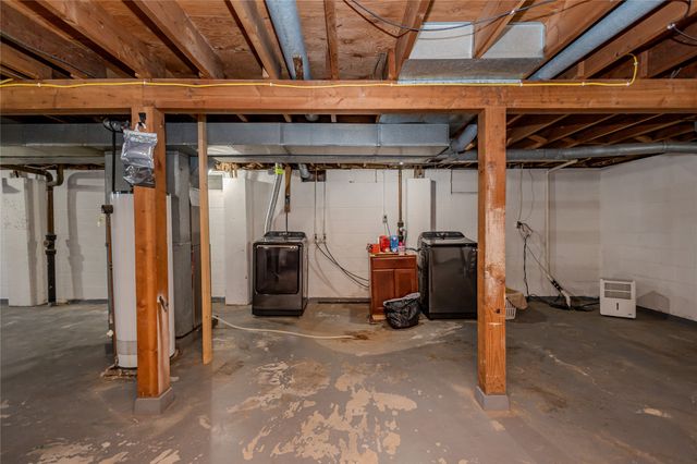 1401 S 6th Avenue E, Newton, IA 50208