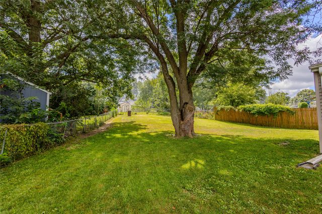 1401 S 6th Avenue E, Newton, IA 50208