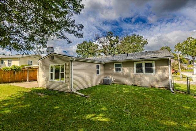 1401 S 6th Avenue E, Newton, IA 50208