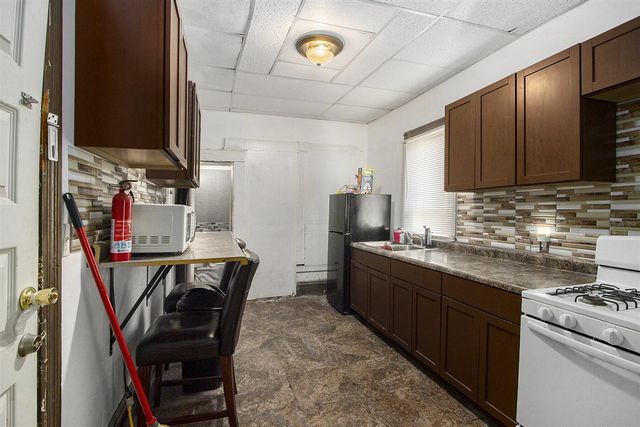 17 Tennyson Avenue, Battle Creek, MI 49015