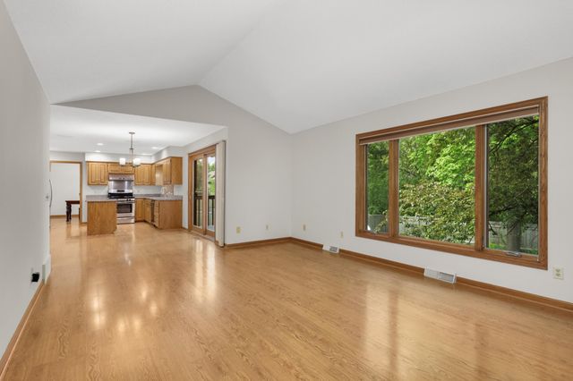 1318 W Royal Oaks Drive, Shoreview, MN 55126