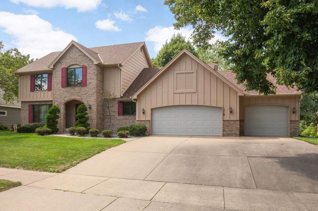 1318 W Royal Oaks Drive, Shoreview, MN 55126