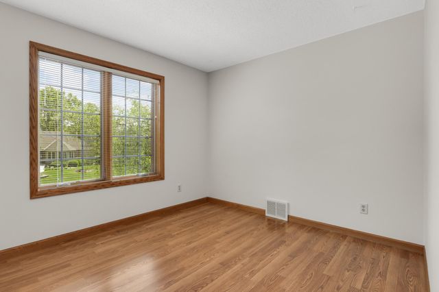 1318 W Royal Oaks Drive, Shoreview, MN 55126