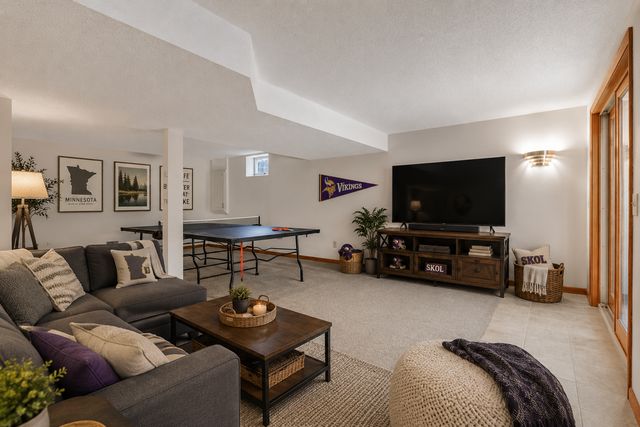 1318 W Royal Oaks Drive, Shoreview, MN 55126