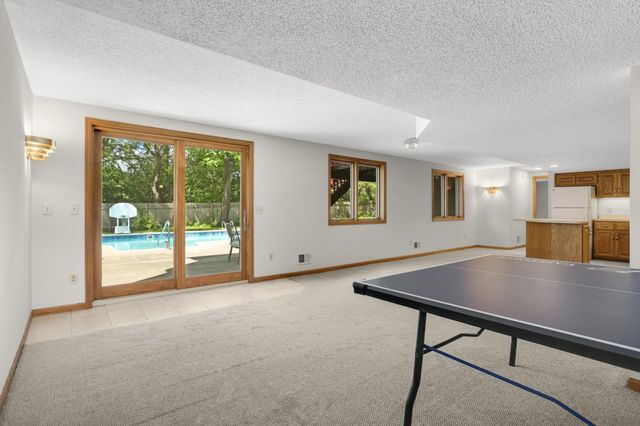 1318 W Royal Oaks Drive, Shoreview, MN 55126
